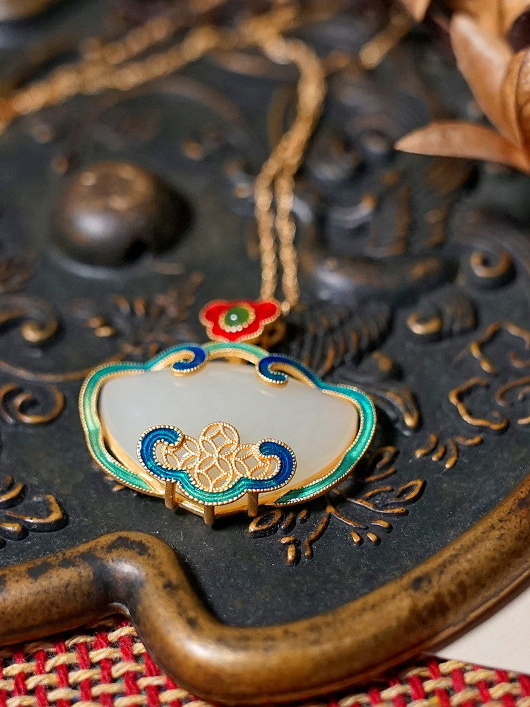 Romantic Silver Necklace for Special Moments