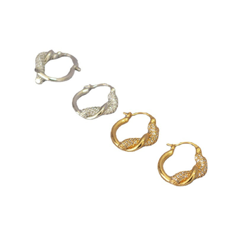 Classic Gold Earring with Timeless Appeal