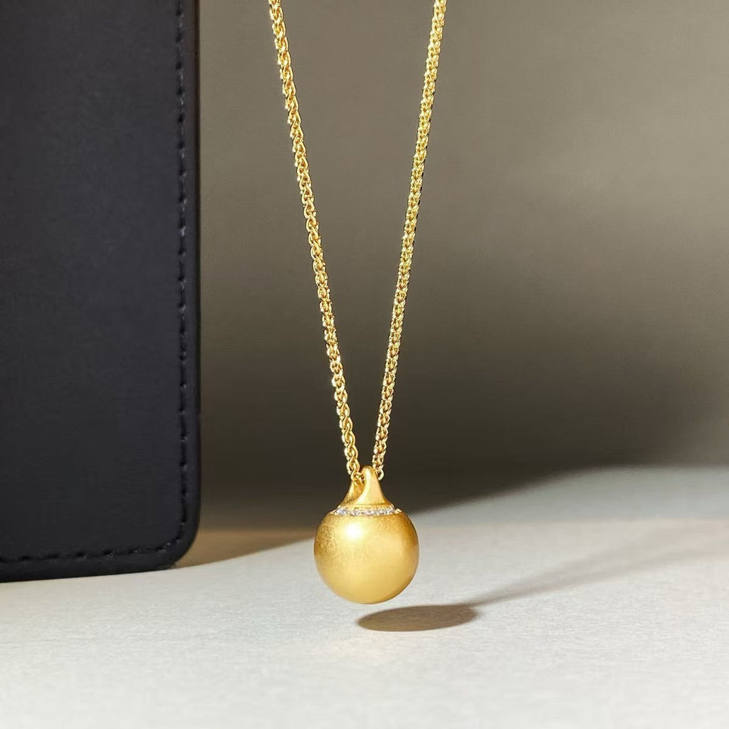Charming Piece for Any Occasion