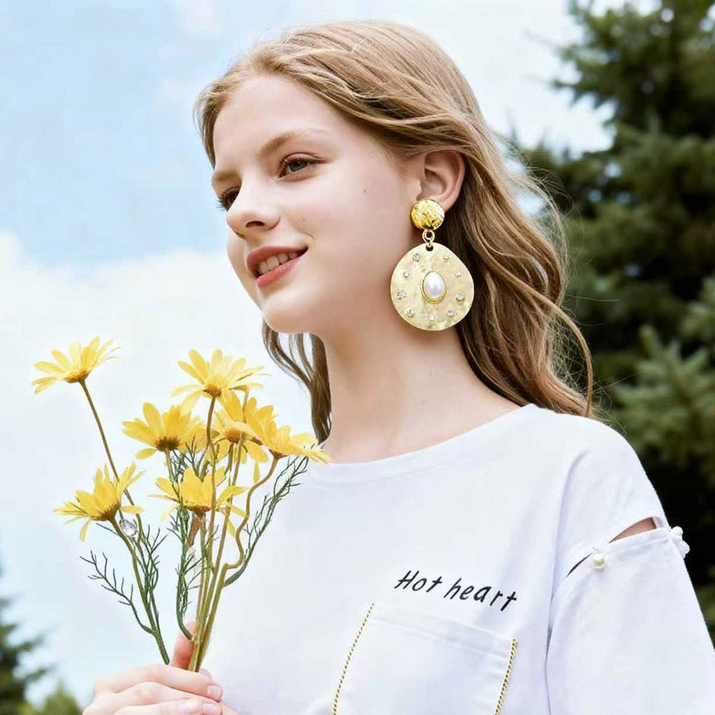 Charming Piece for Any Occasion