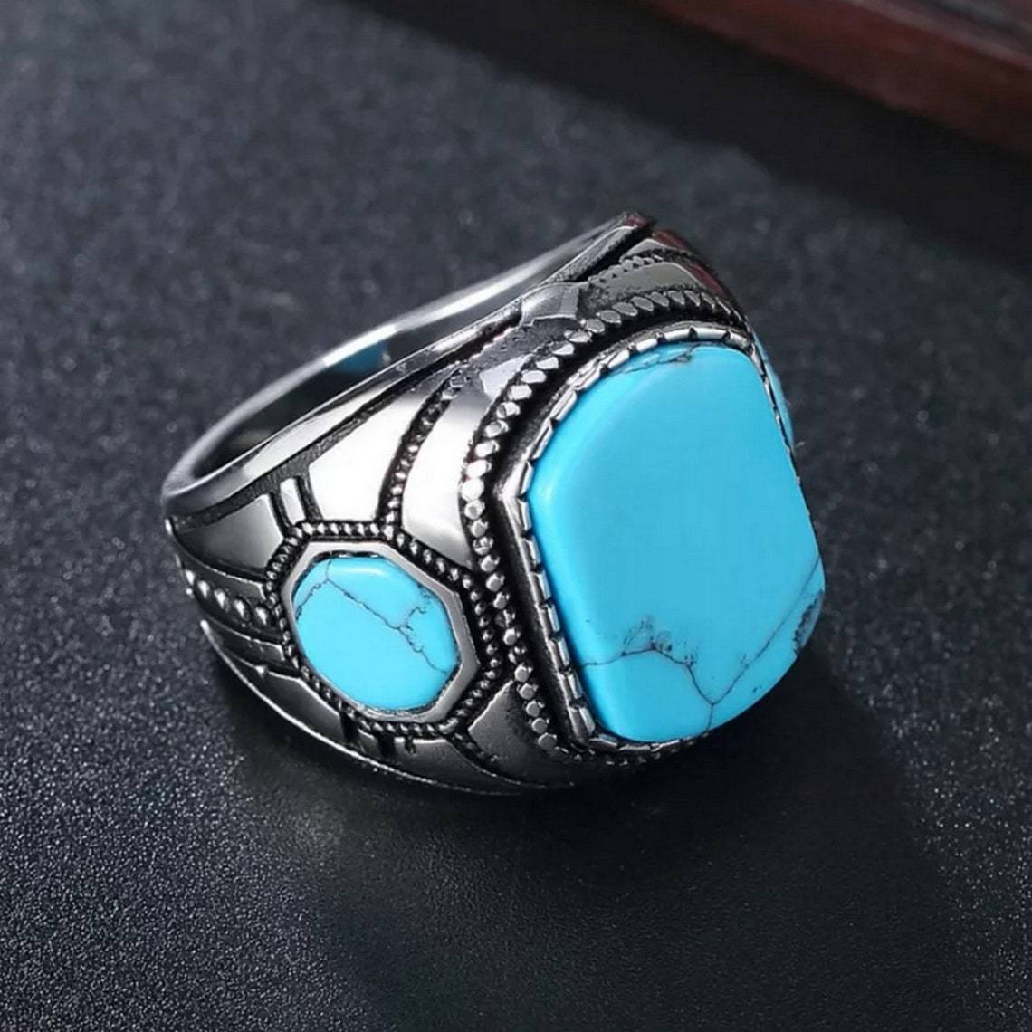 Classic Silver Ring with Timeless Appeal