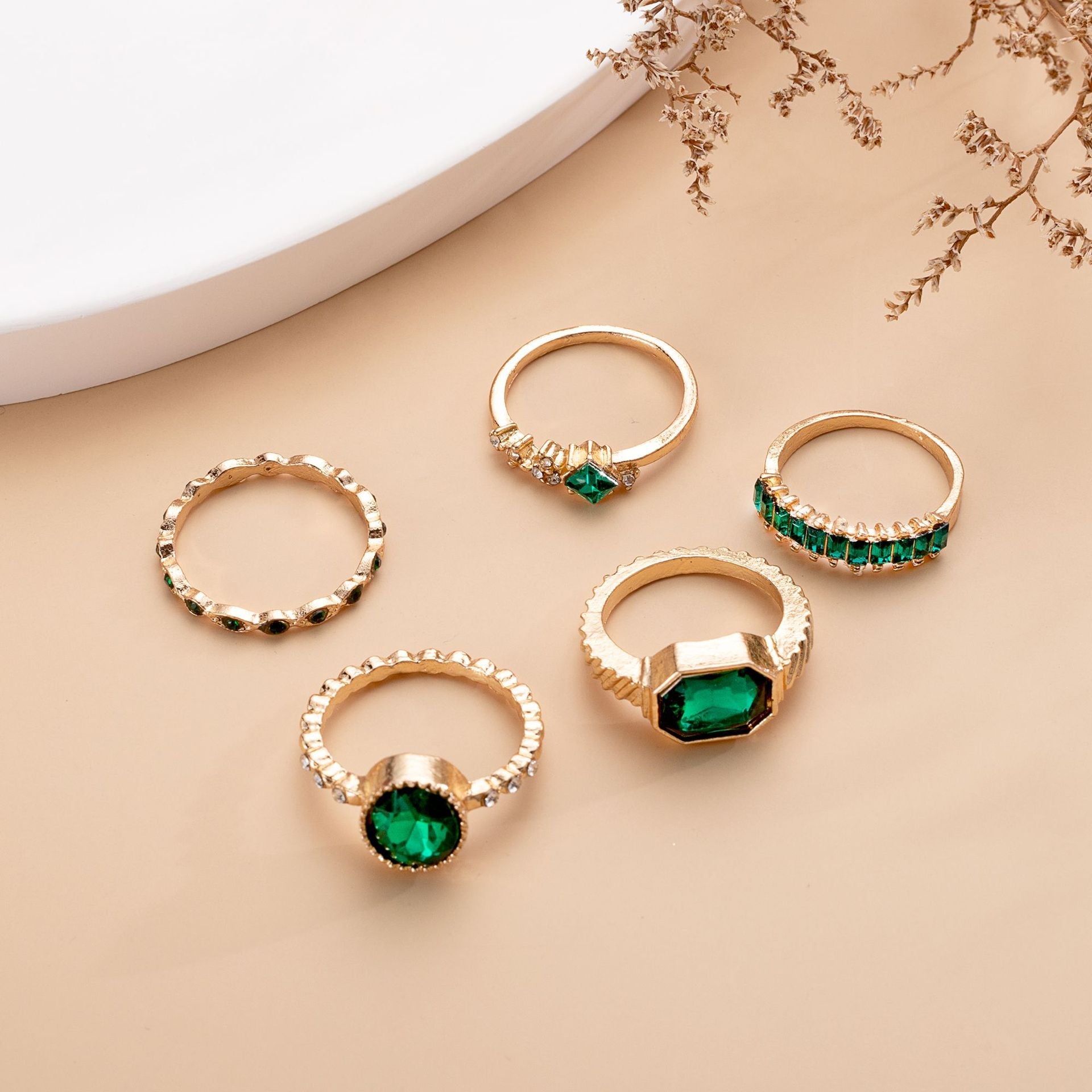 Classic Gold Ring with Timeless Appeal