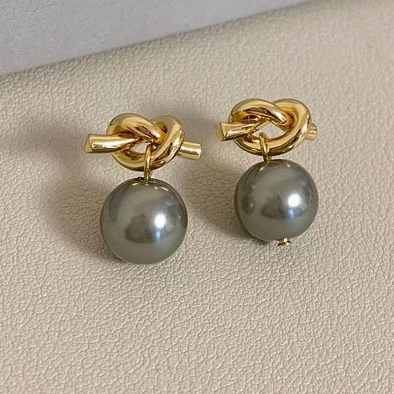Elegant Pearl Earring for Every Occasion