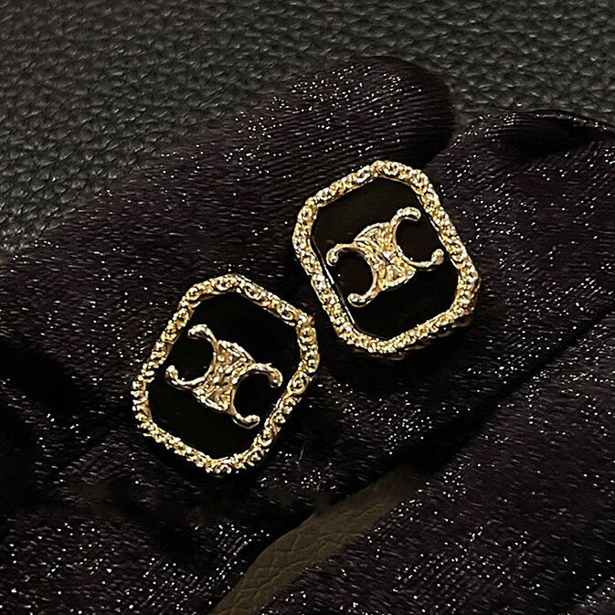 Classic Earring with Timeless Appeal