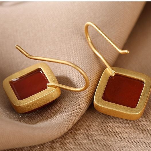 Charming Gold Earring for Any Occasion