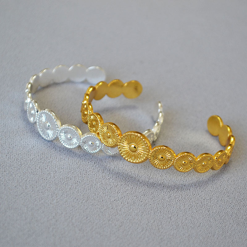 Classic Gold Bracelet with Timeless Appeal