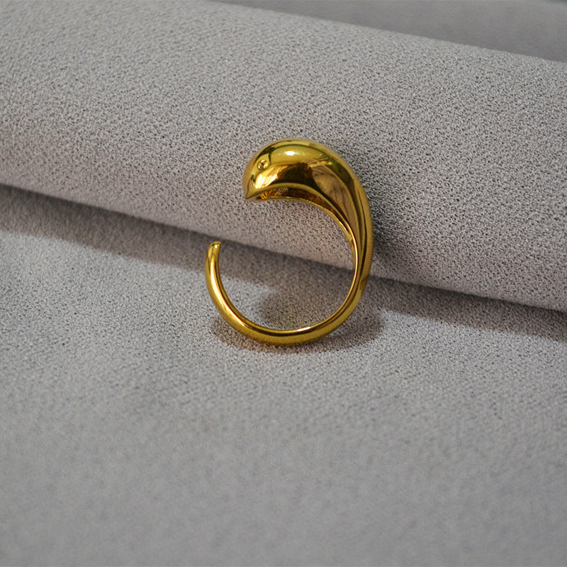 Classic Gold Ring with Timeless Appeal