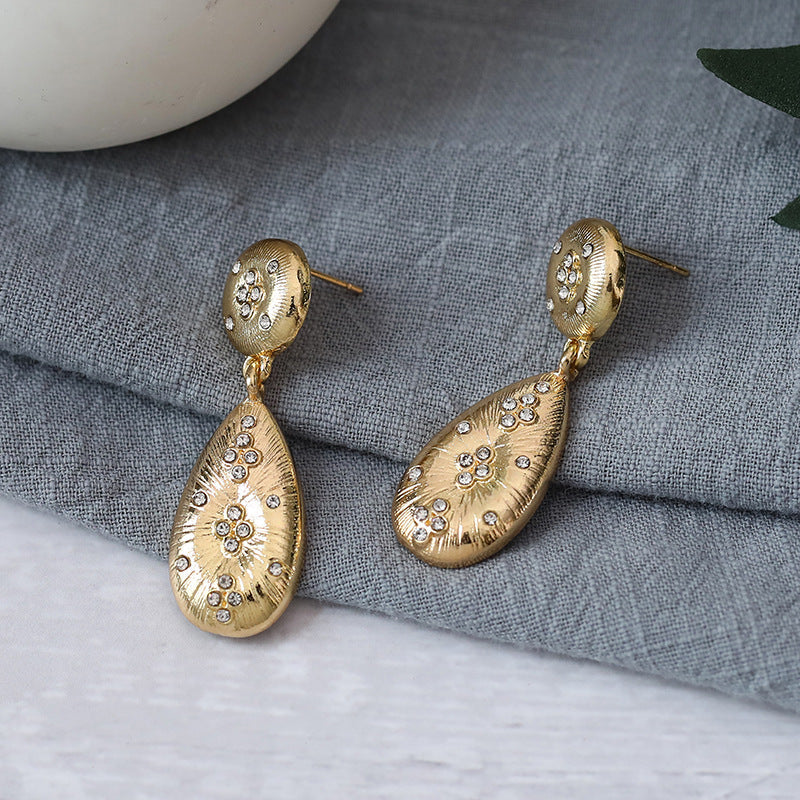 Elegant Gold Earring for Every Occasion