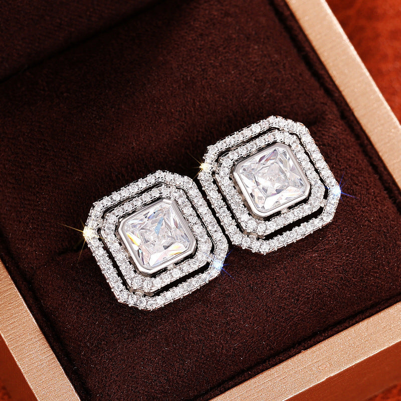 Charming Earring for Any Occasion