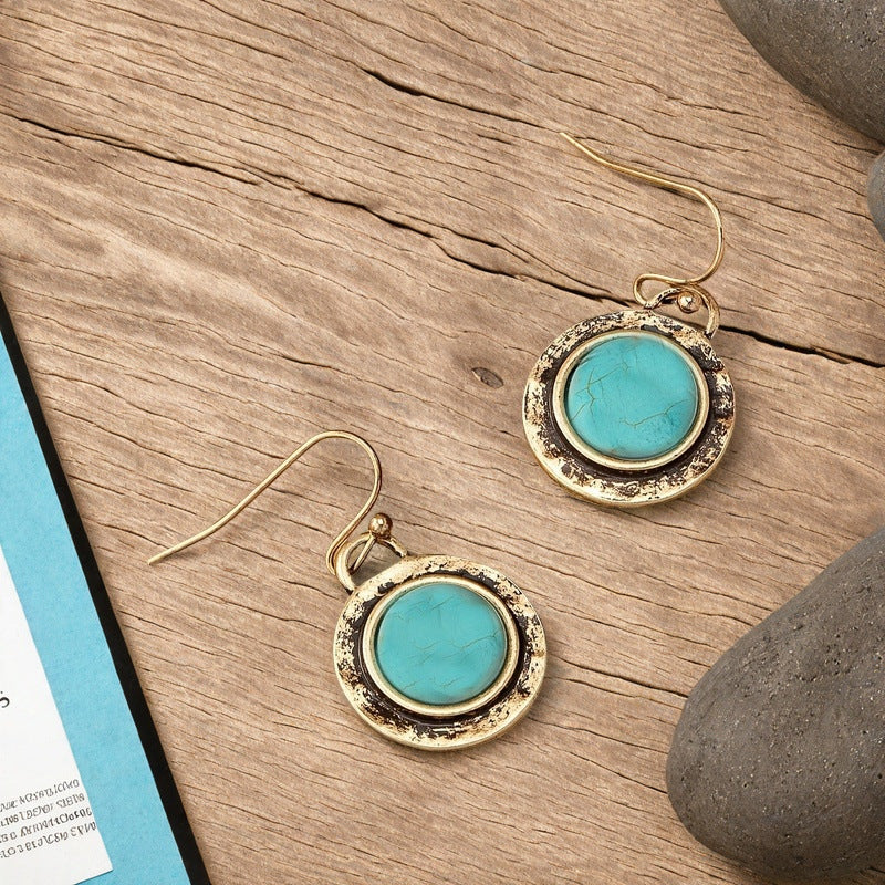 Charming Gold Earring for Any Occasion
