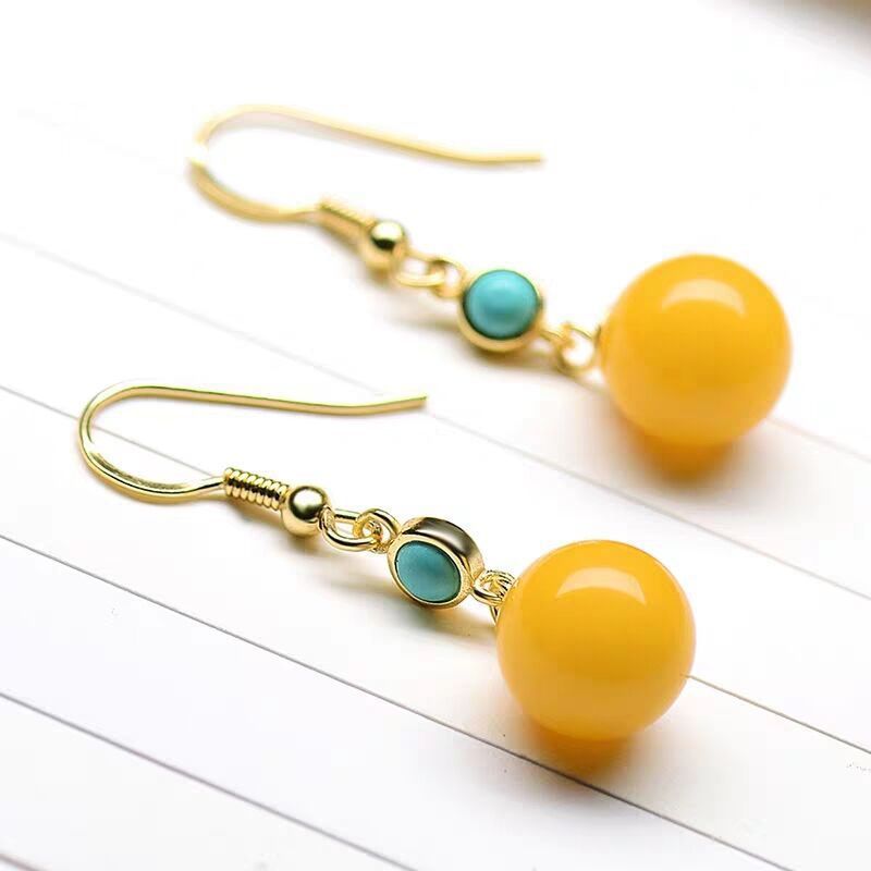 Classic Gold Earring with Timeless Appeal