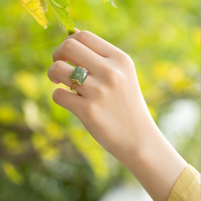 Classic Silver Ring with Timeless Appeal