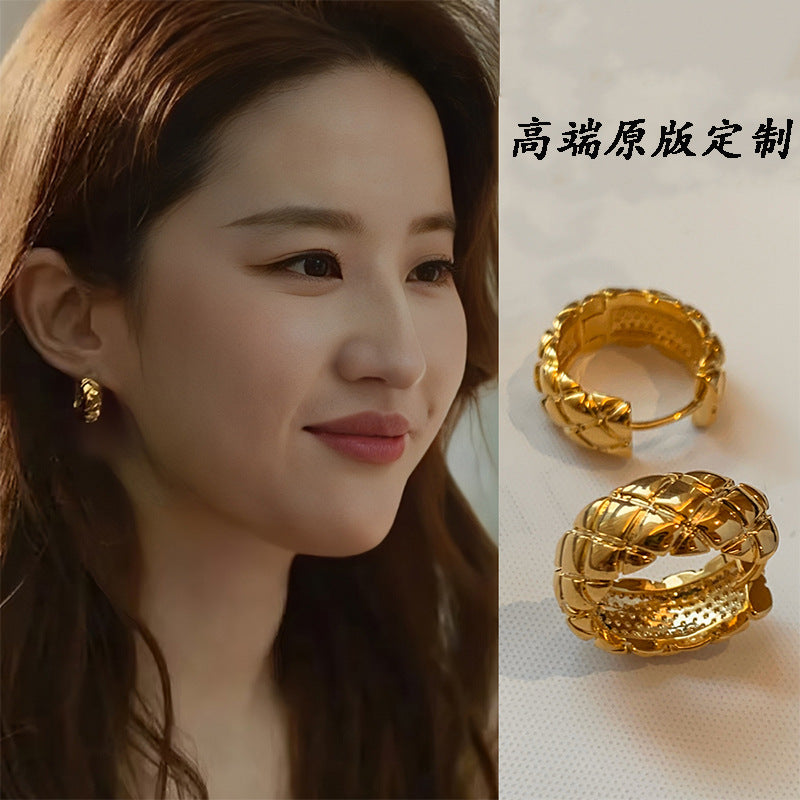 Beautiful Gold Earring with Unique Style
