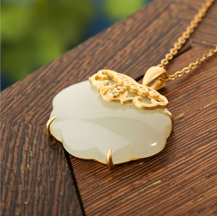 Romantic Gold Necklace for Special Moments