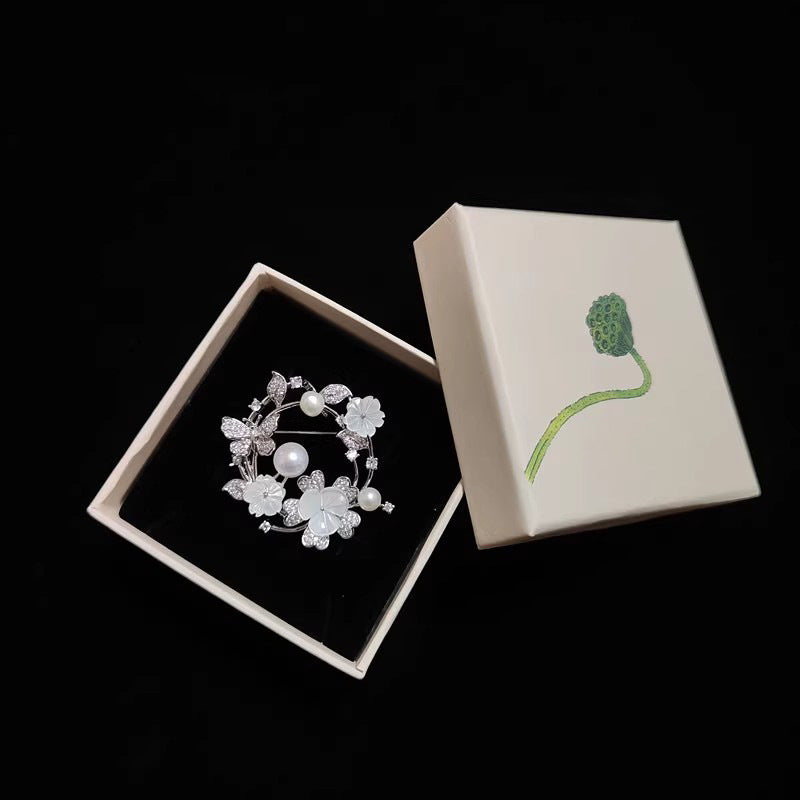 Romantic Pearl Piece for Special Moments