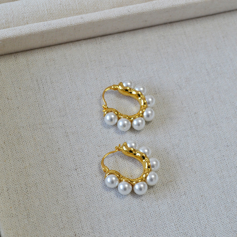 Classic Pearl Earring with Timeless Appeal