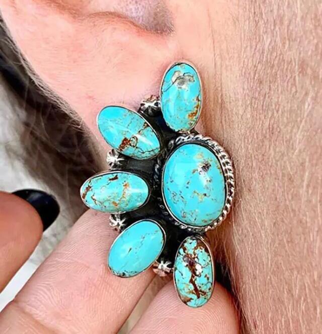 Romantic Earring for Special Moments