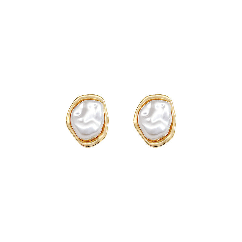 Classic Pearl Earring with Timeless Appeal