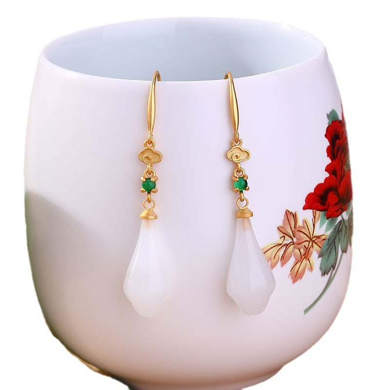 Charming Gold Earring for Any Occasion