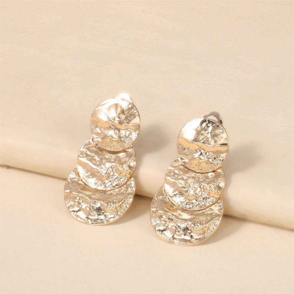 Charming Gold Earring for Any Occasion