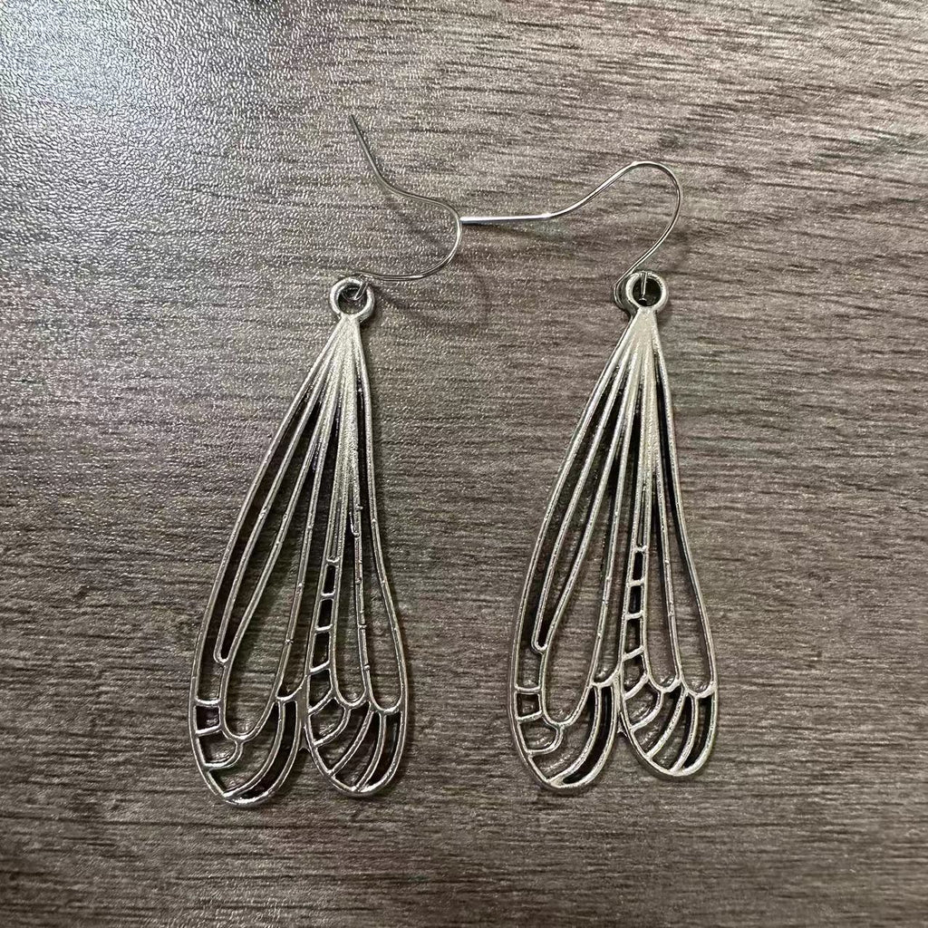 Charming Silver Earring for Any Occasion