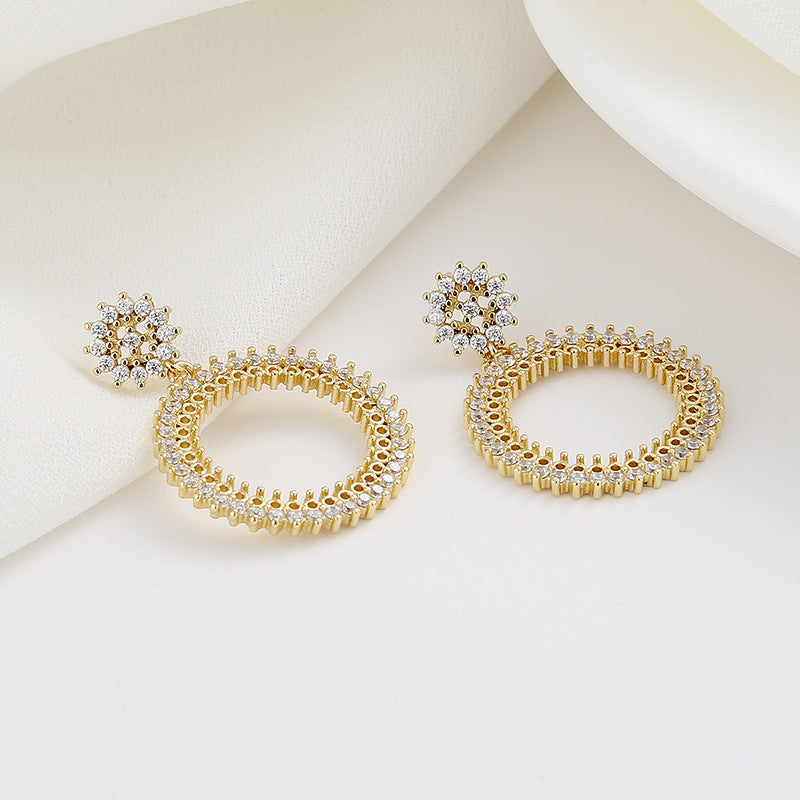 Charming Silver Earring for Any Occasion