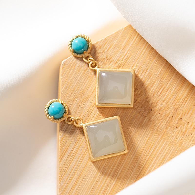 Charming Silver Earring for Any Occasion