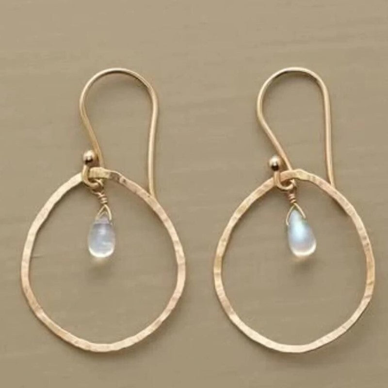 Classic Gold Earring with Timeless Appeal