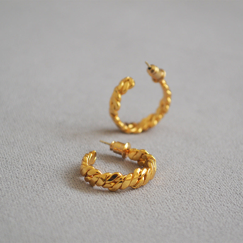 Elegant Gold Earring for Every Occasion