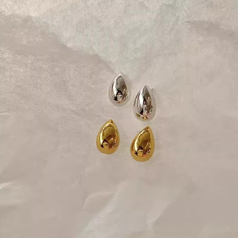 Romantic Gold Earring for Special Moments
