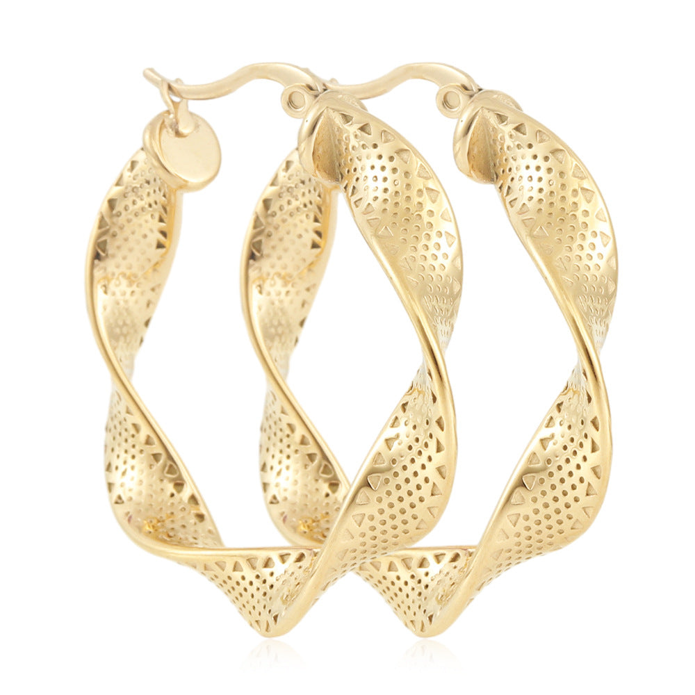 Charming Gold Earring for Any Occasion