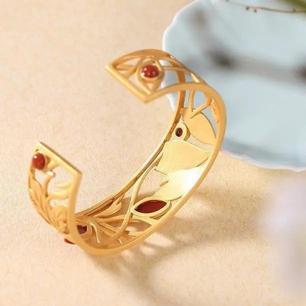 Romantic Gold Bracelet for Special Moments