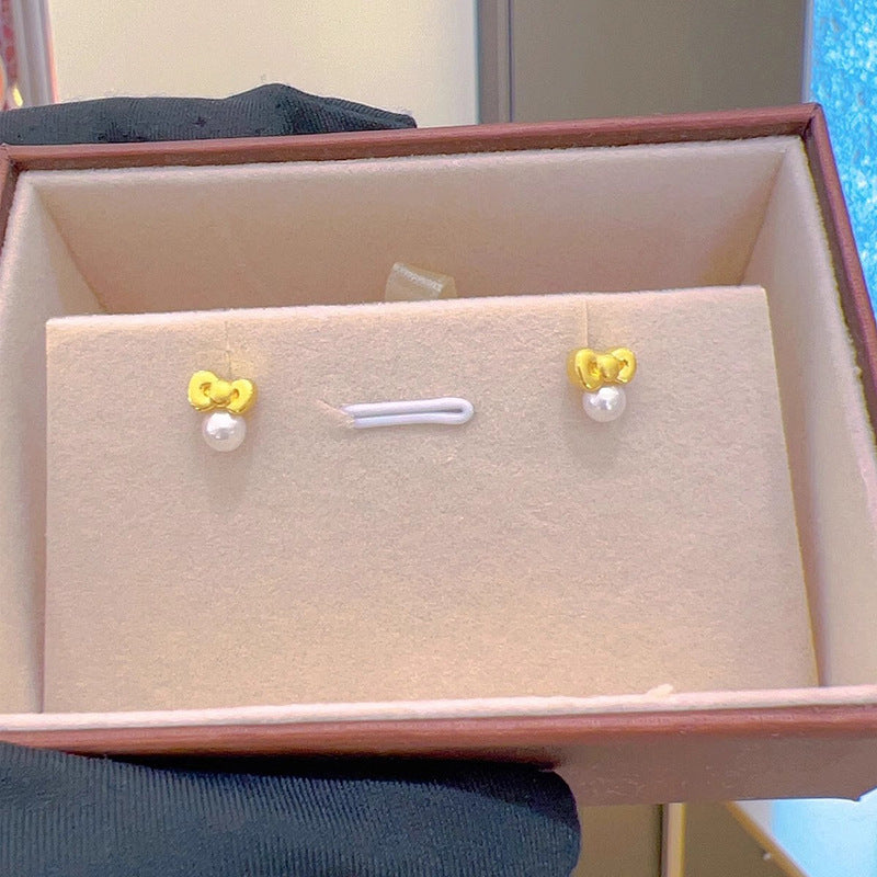 Romantic Gold Earring for Special Moments