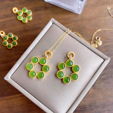 Classic Gold Necklace with Timeless Appeal