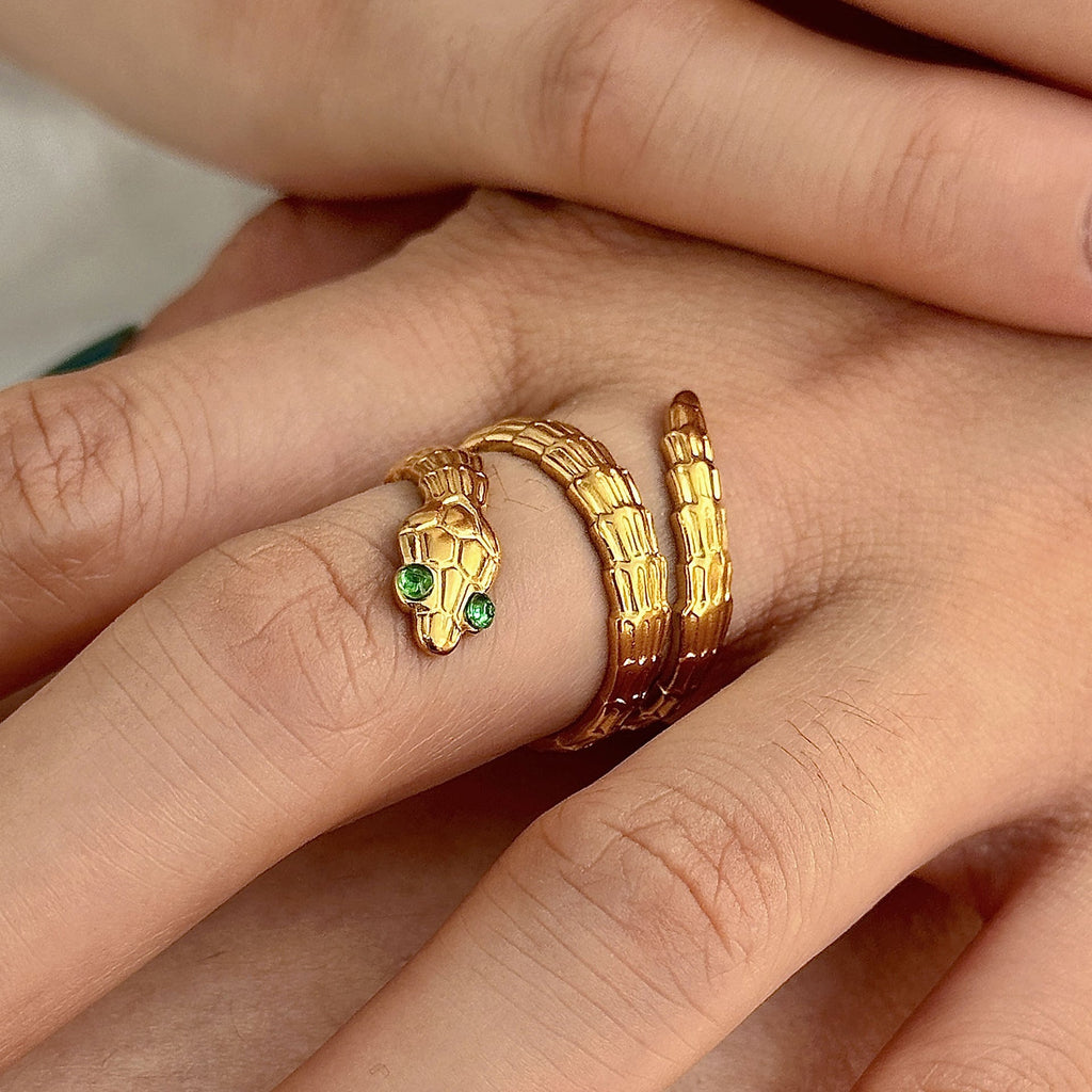Romantic Gold Ring for Special Moments