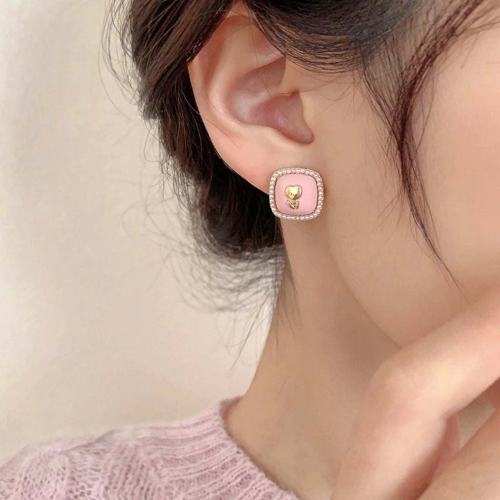 Beautiful Pearl Earring with Unique Style