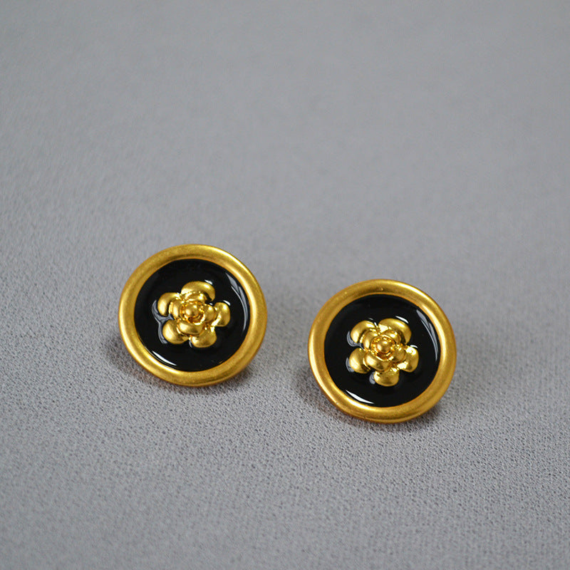 Romantic Gold Earring for Special Moments