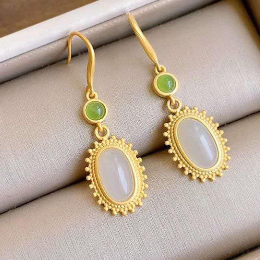 Classic Gold Earring with Timeless Appeal