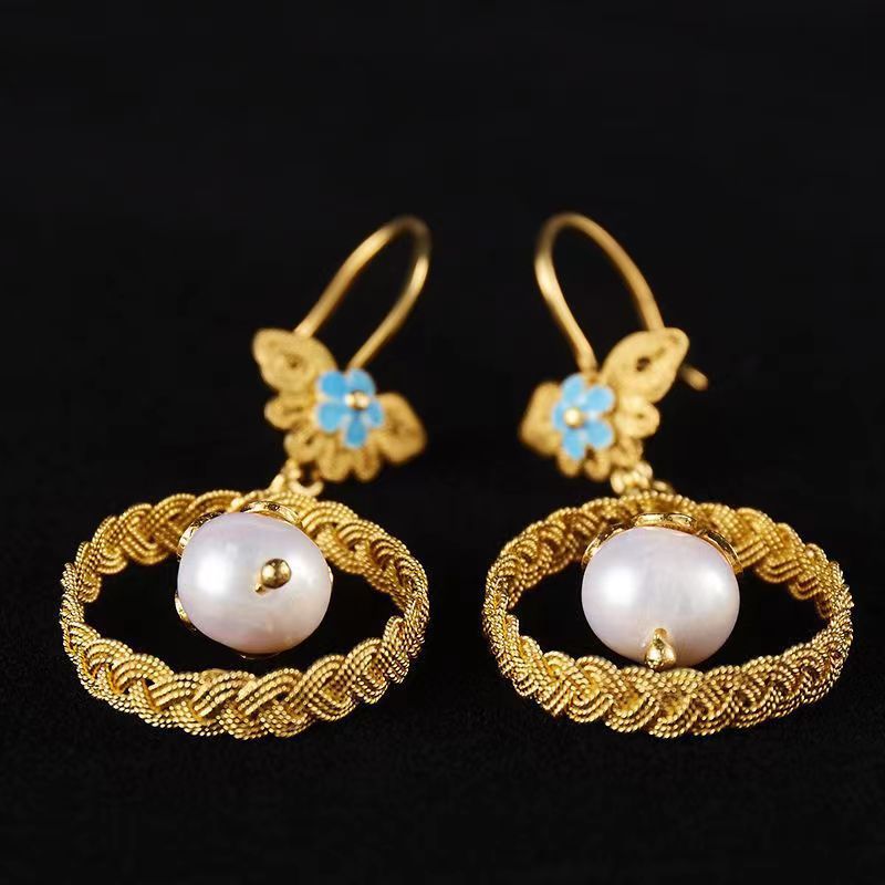 Stunning Gold Earring for Daily Wear