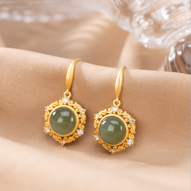 Charming Silver Earring for Any Occasion