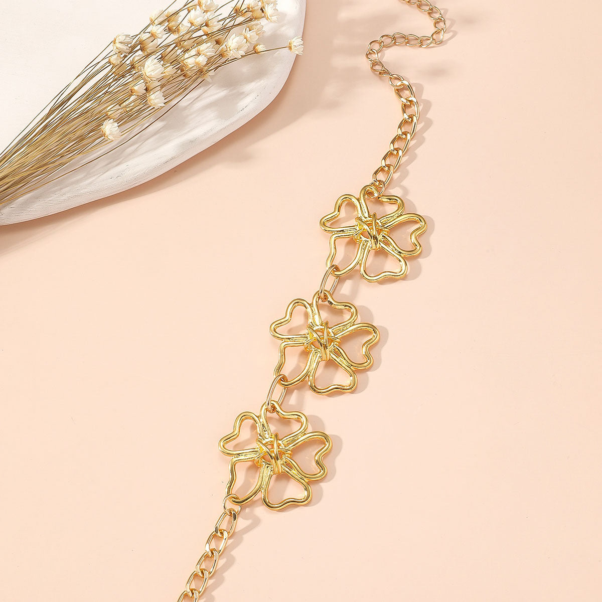 Romantic Gold Bracelet for Special Moments