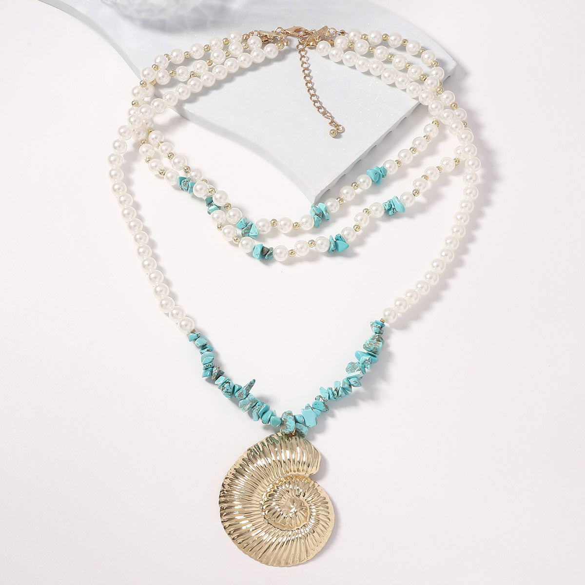 Classic Pearl Necklace with Timeless Appeal