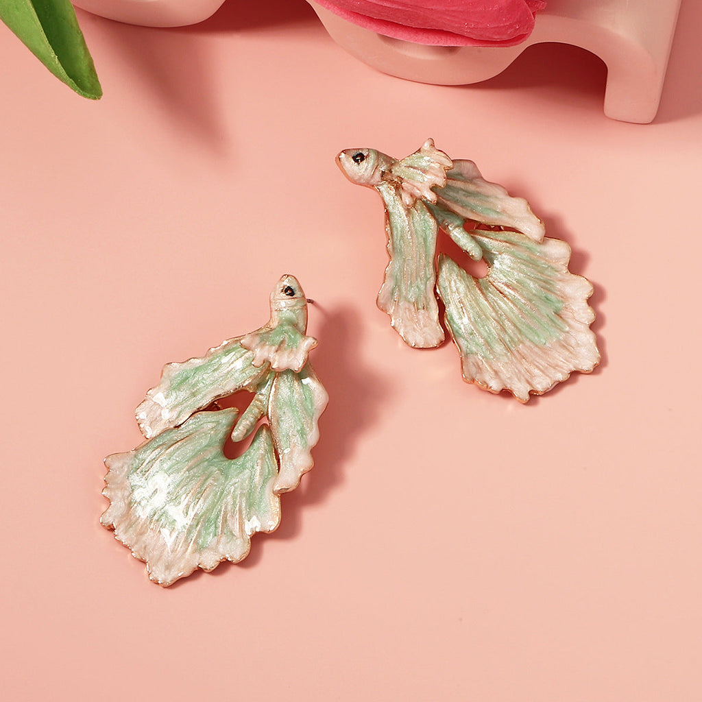 Classic Gold Earring with Timeless Appeal