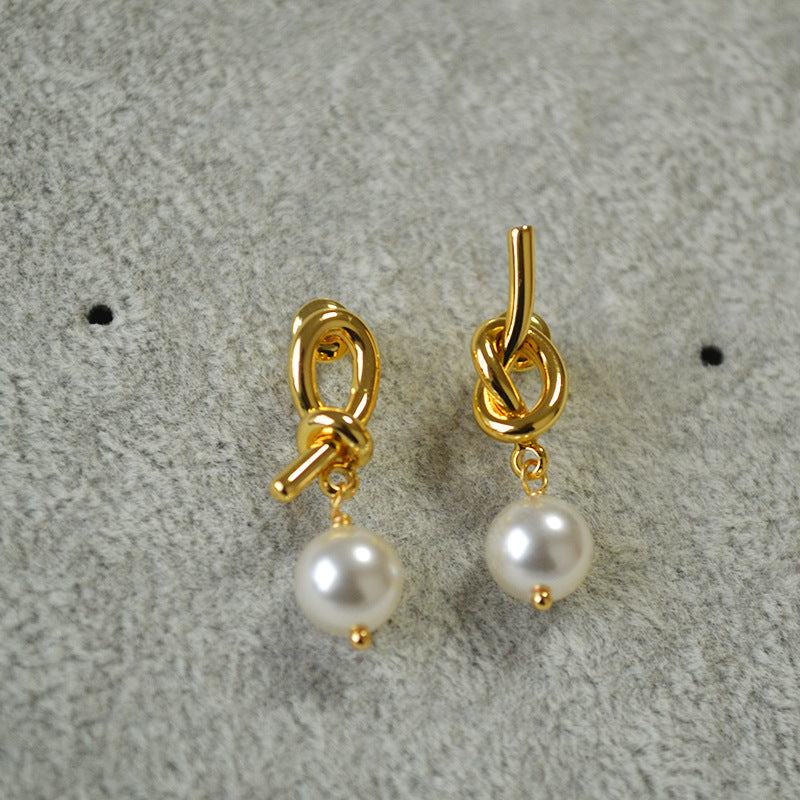 Romantic Gold Earring for Special Moments