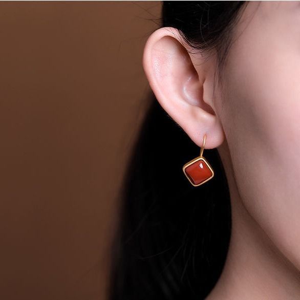 Charming Gold Earring for Any Occasion