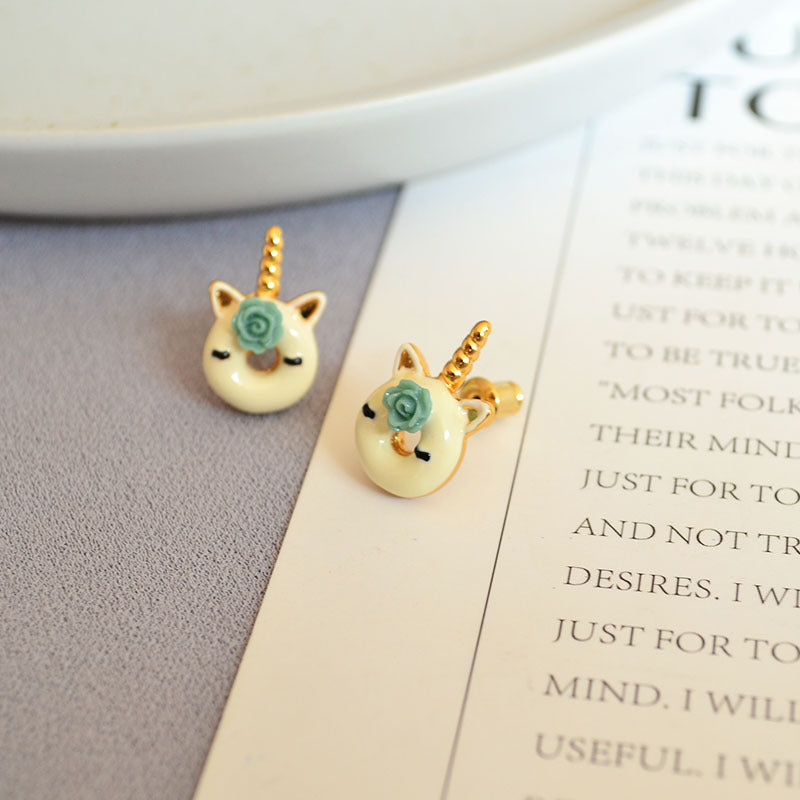 Beautiful Gold Earring with Unique Style