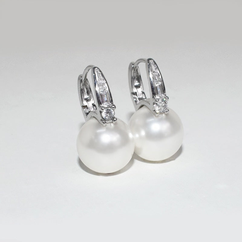 Beautiful Gold Earring with Unique Style