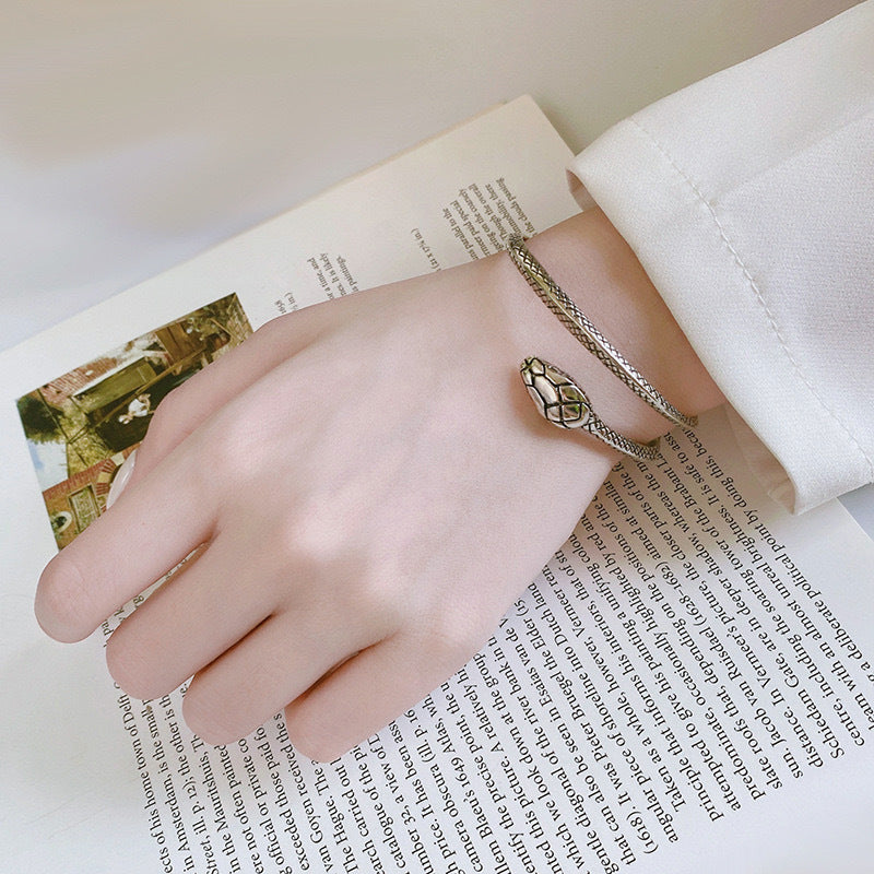 Classic Silver Bracelet with Timeless Appeal