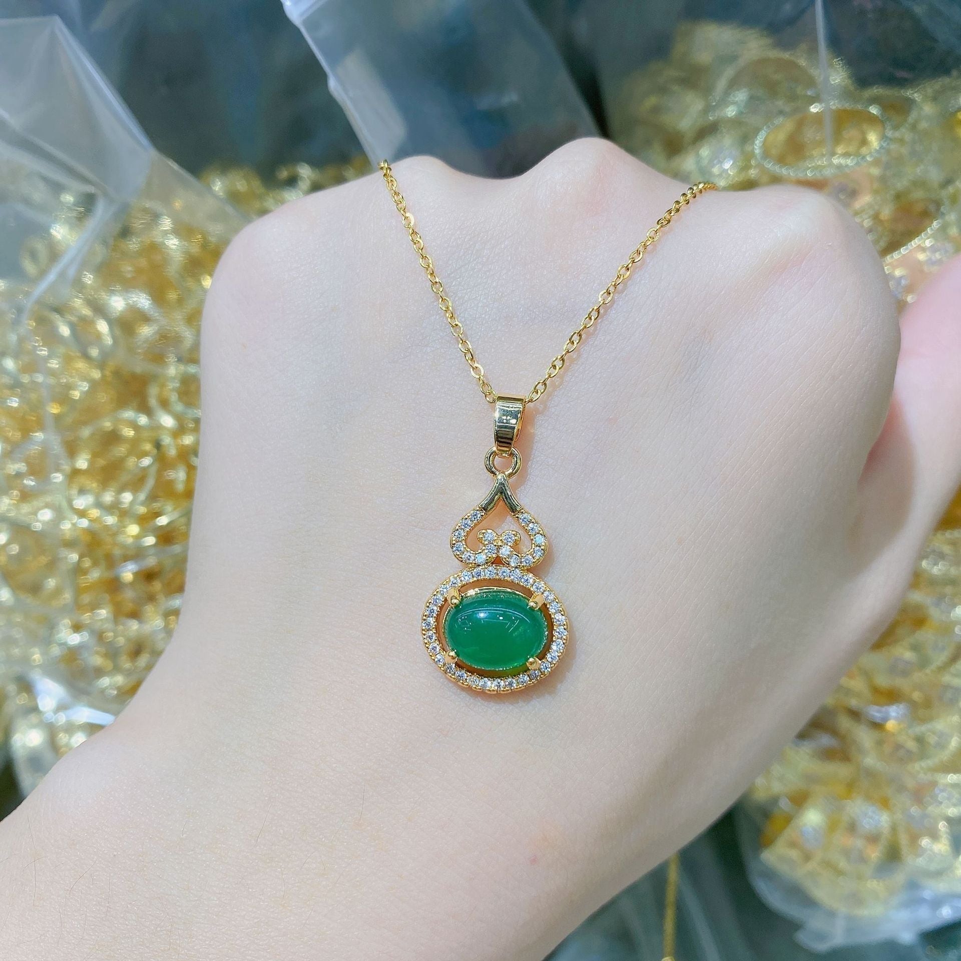 Romantic Gold Necklace for Special Moments