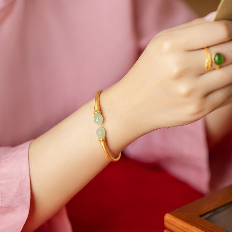 Romantic Gold Bracelet for Special Moments